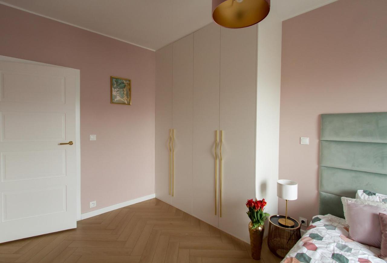 Nowy Apartment Przy Placu Szembeka Warsaw Exterior photo